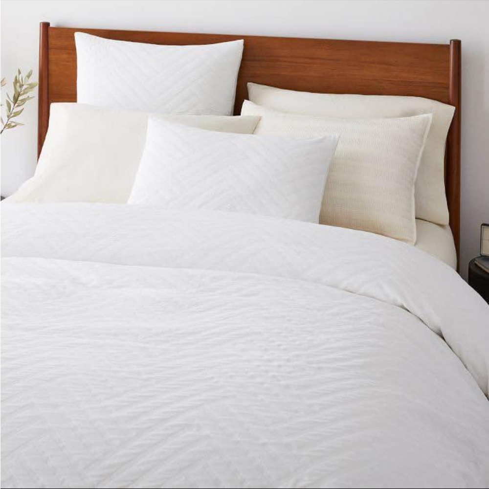 West Elm Geometric Duvet Cover King size white with 2 standard pillow cases